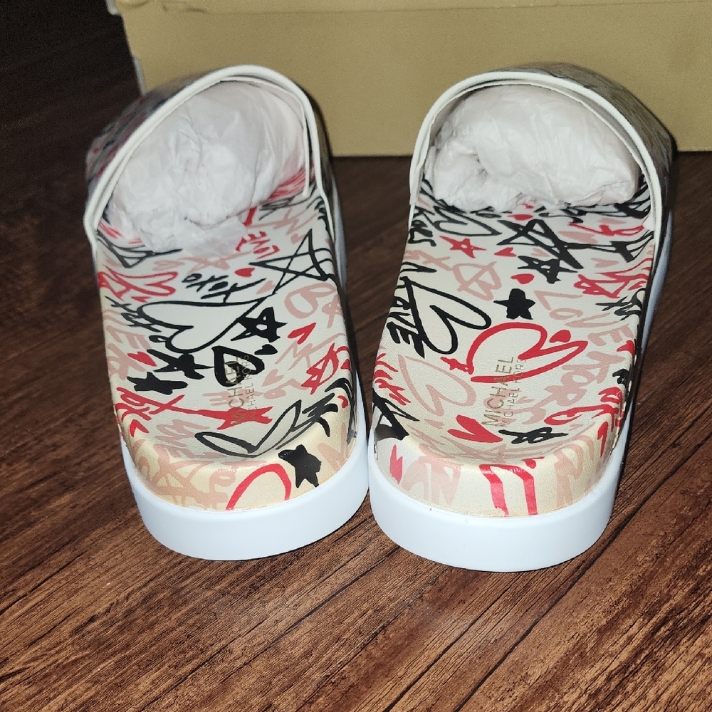New Michael Kors Tyra Qixi Graffiti Print Optic White Slides Size 9 - Picture 6 of 16